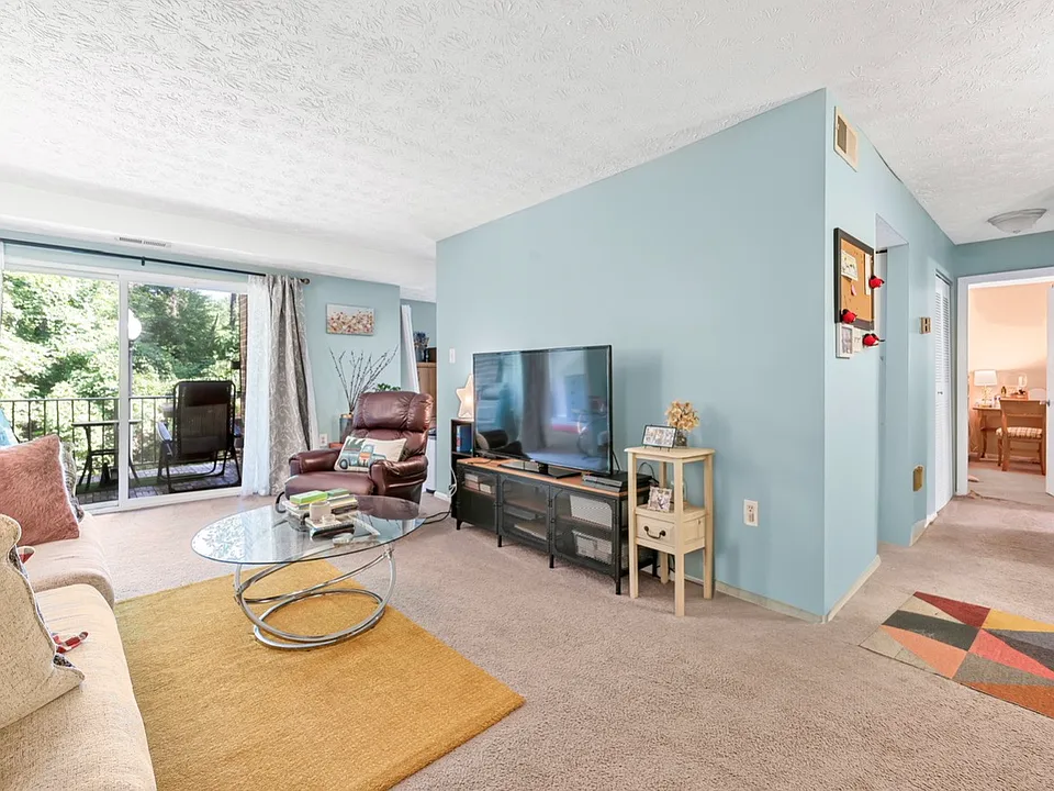 7712 Hanover Pkwy #103