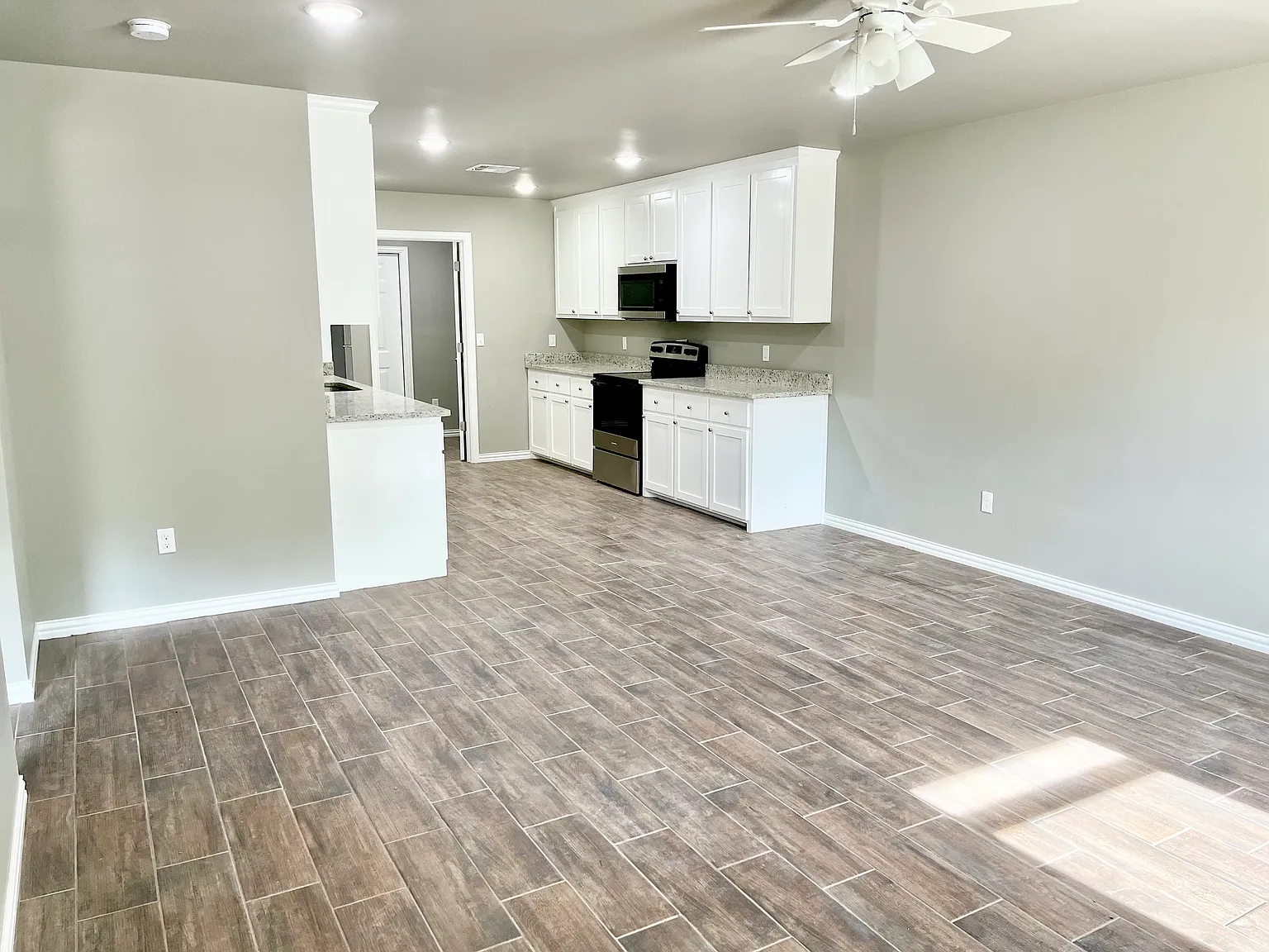 2 bed, 1085 sqft, $1,150 — Photo 2