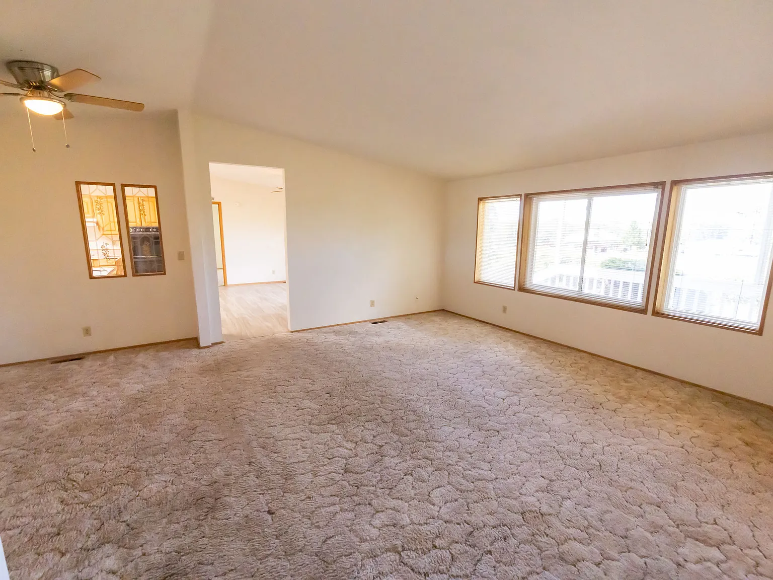 481 S Pomona Rd — Photo 2