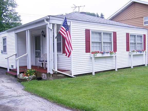 2nd image of 9537 Melvina Ave