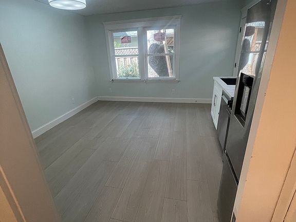5th image of 146 Stacia St #A