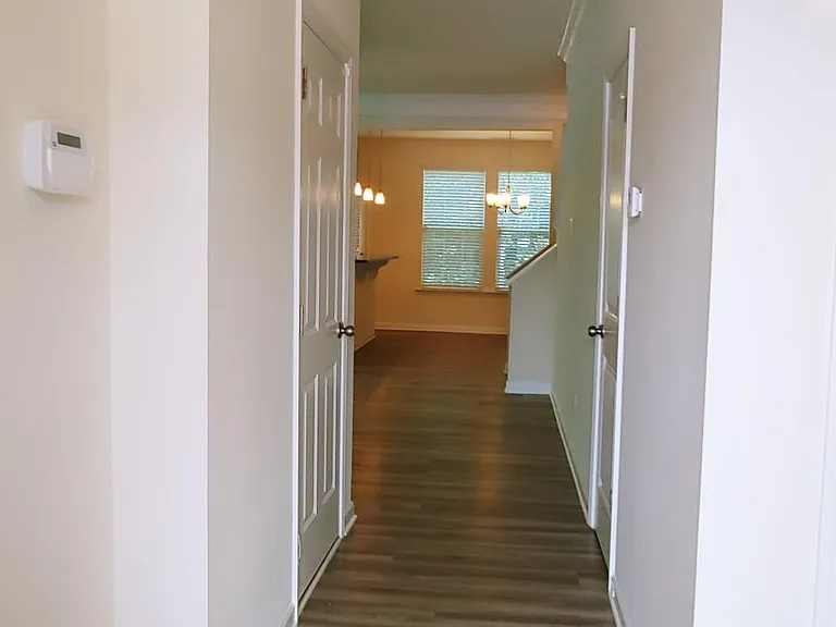 1033 Coldstream Dr — Photo 3