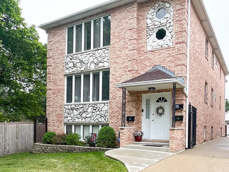6427 W Dakin St #3 — Photo 1