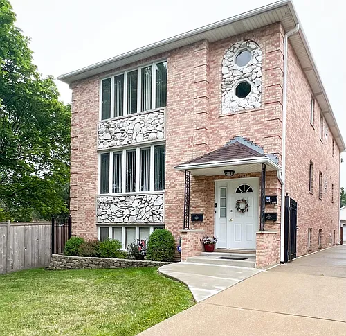 6427 W Dakin St #3 Photo 1 6427 W Dakin St #3 Photo 1