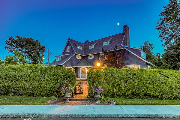 Sold by Century 21 American Homes | media 1