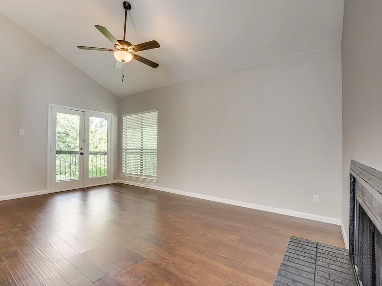 Creekside Condominumums — Photo 22