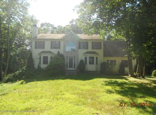 18 River Edge Dr, Jackson, NJ 08527