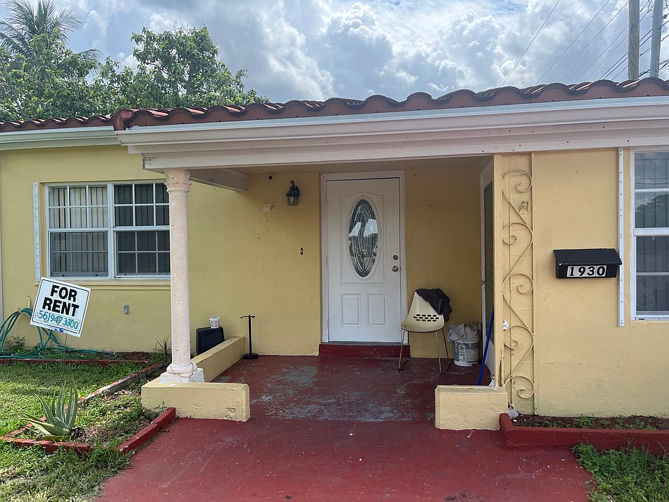 1st image of 1930 NE 181st St