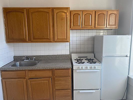 1st image of 396 5th Ave APT 4R
