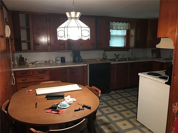 3rd image of 5 Albro Ln
