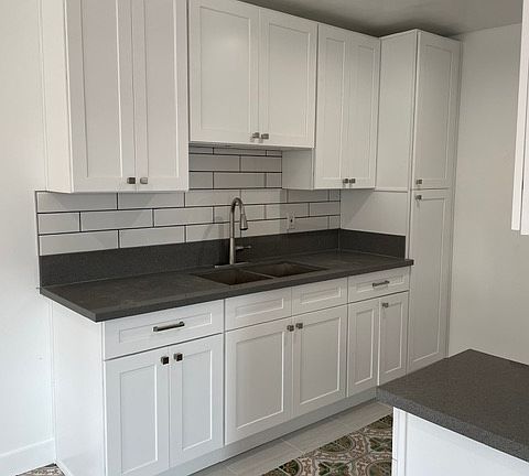2nd image of 711 W 81st St