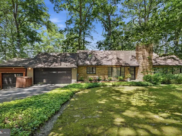 2030 Willow Brook Dr, Huntingdon Valley, PA 19006
