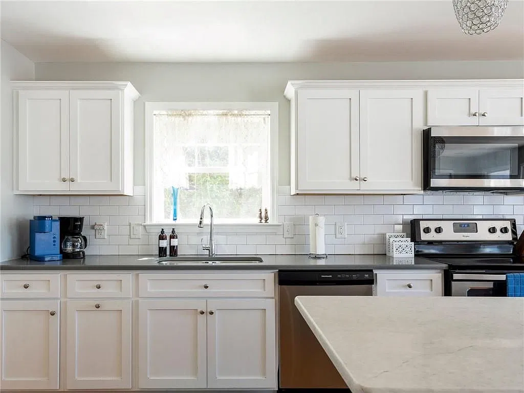 5 bed, 6.0 bath, 2548 sqft, $5,500 — Photo 2