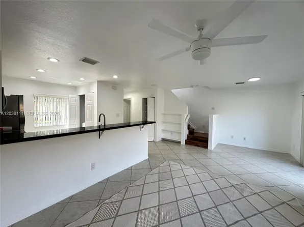 324 NE 3rd St APT D, Hallandale Beach, FL 33009