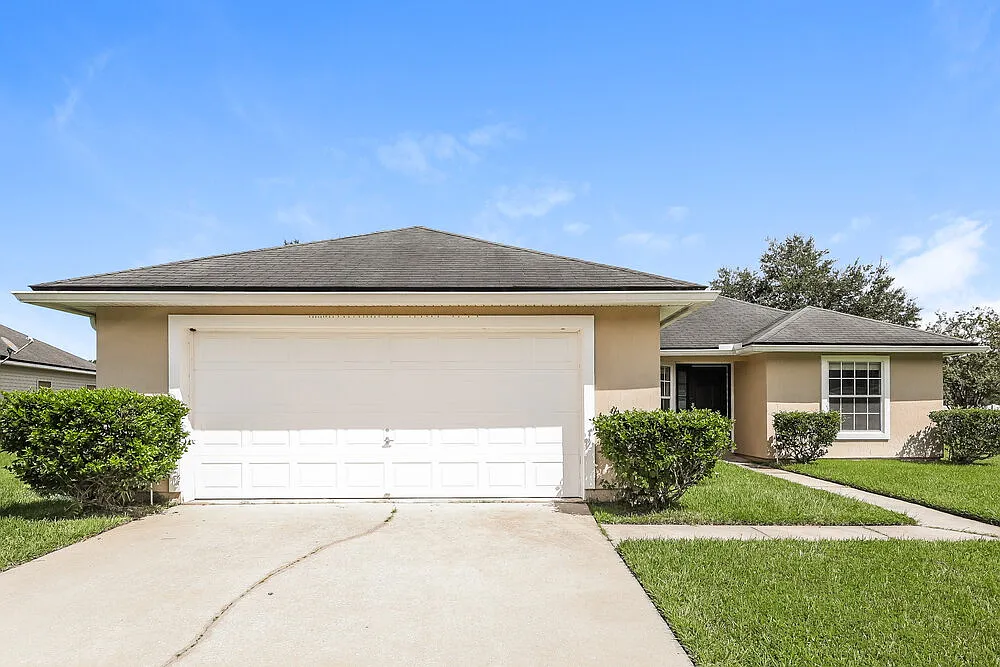 3 bed, 2.0 bath, 1519 sqft, $2,040 — Photo 1
