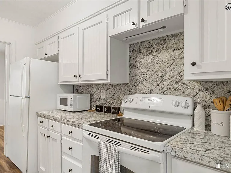 3006 Barrywood Dr — Photo 9