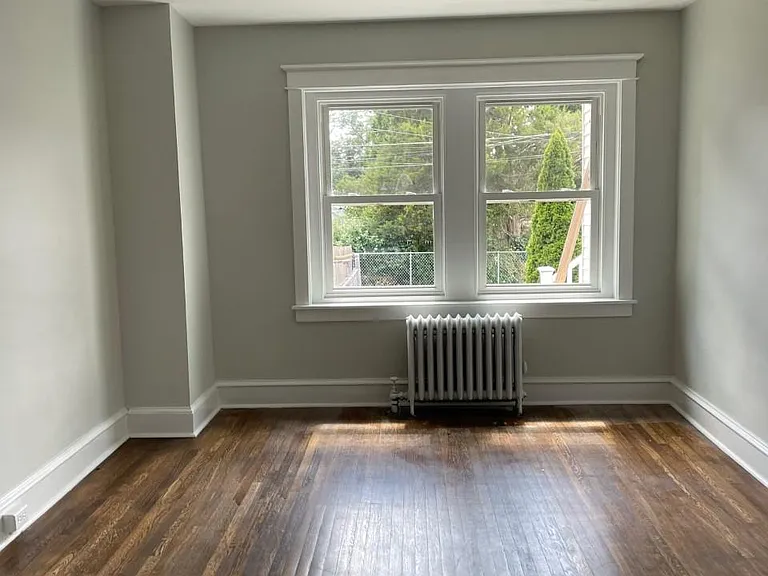 306 W Freedley St — Photo 9