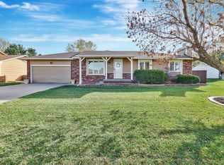 2216 S White Cliff Ln, Wichita, KS 67207