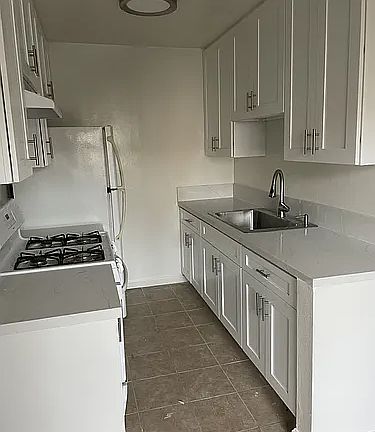 3rd image of 1212 N Westmoreland Ave #7fdf831eb