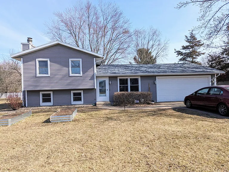 N5642 Sunset Dr — Photo 1