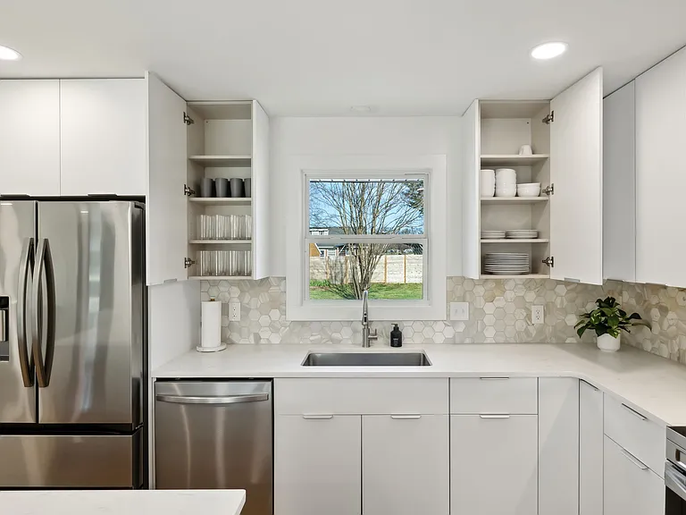 816 Victoria Dr — Photo 18