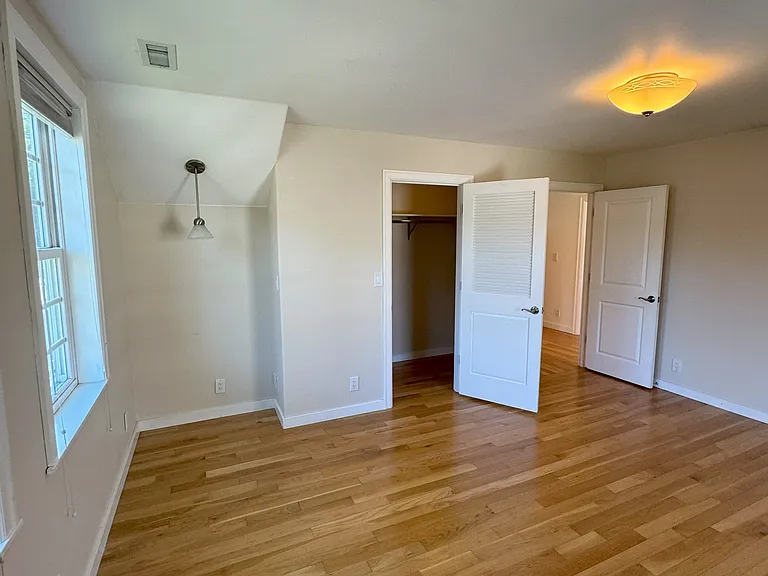 37 NE 47th Ave — Photo 16