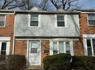 1083 Bristol Ct, Streamwood, IL 60107