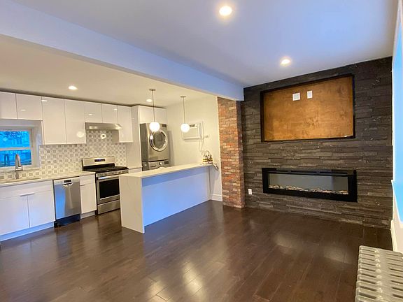 2nd image of 396 Bond St #1H
