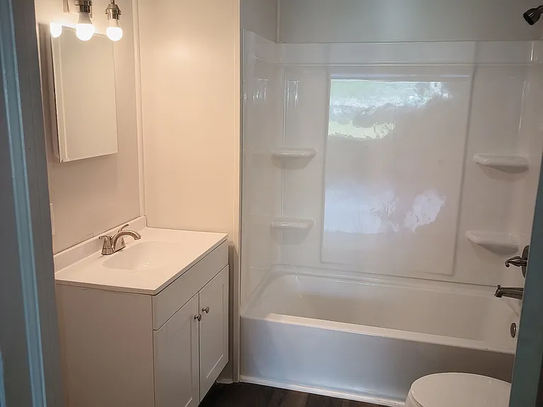 301 Jefferson St — Photo 2