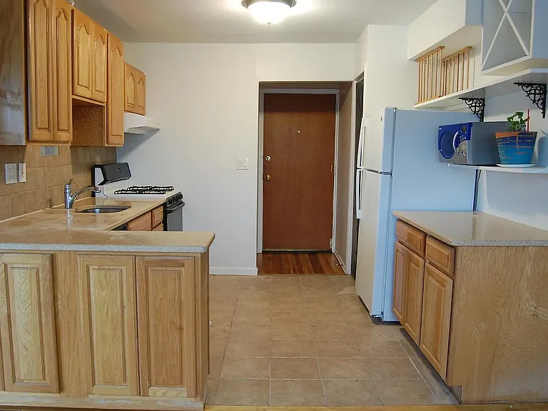 8 Colonial Rd #32 — Photo 5