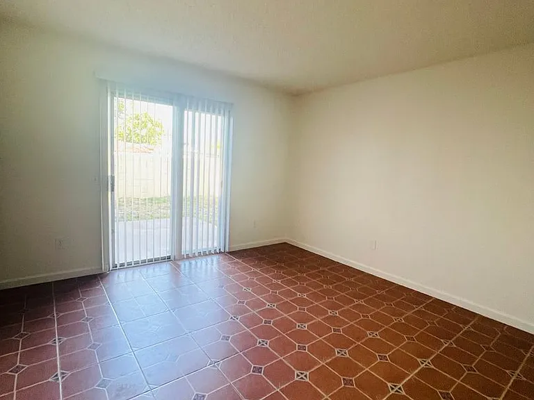 345 Clay St — Photo 14