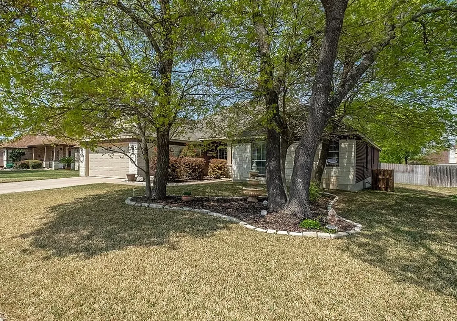 Available Now & Ready For Move In - Including A Hot Tub! — Photo 2