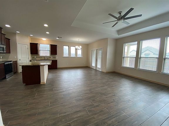 3rd image of 3414 Travis Ct