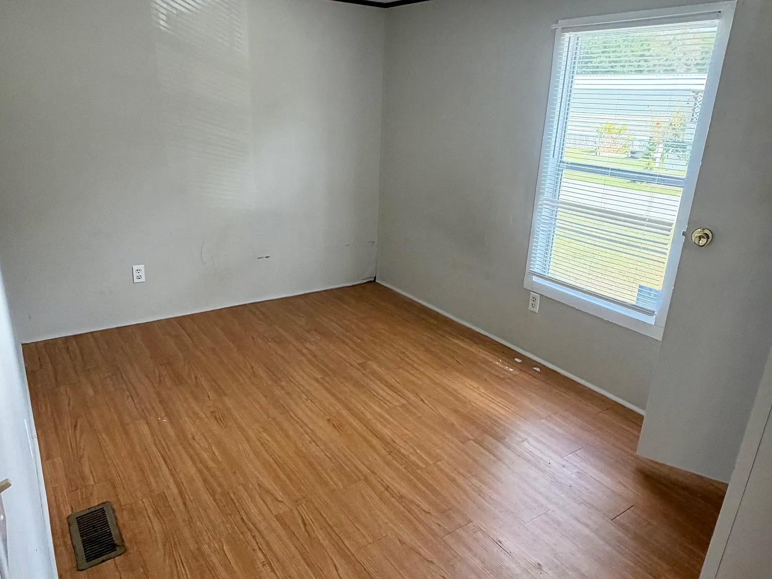 2 bed, 1144 sqft, $900 — Photo 2