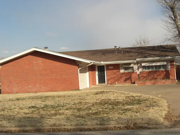 1316 Yonkers St, Plainview, TX 79072