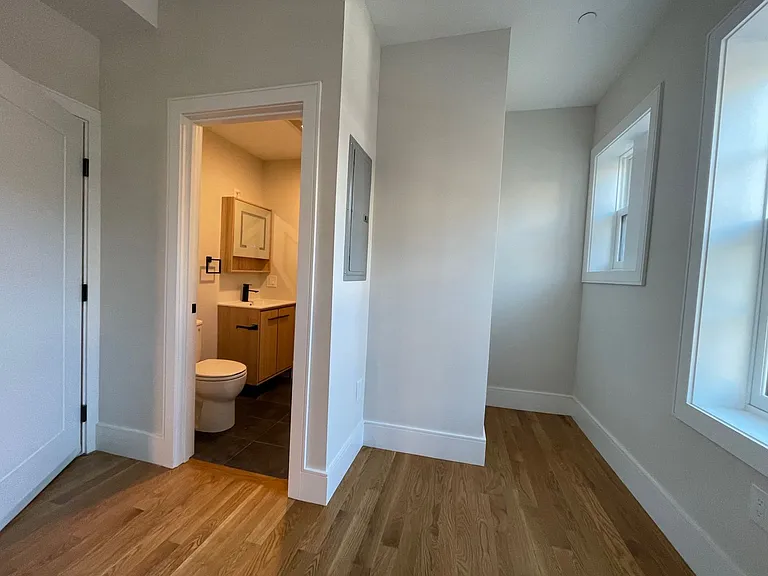 18 Winchester St #8 — Photo 4