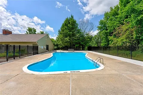 1104 Summer Hill Dr — Photo 14