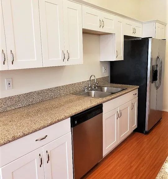 435 N Palm Dr #202 — Photo 10