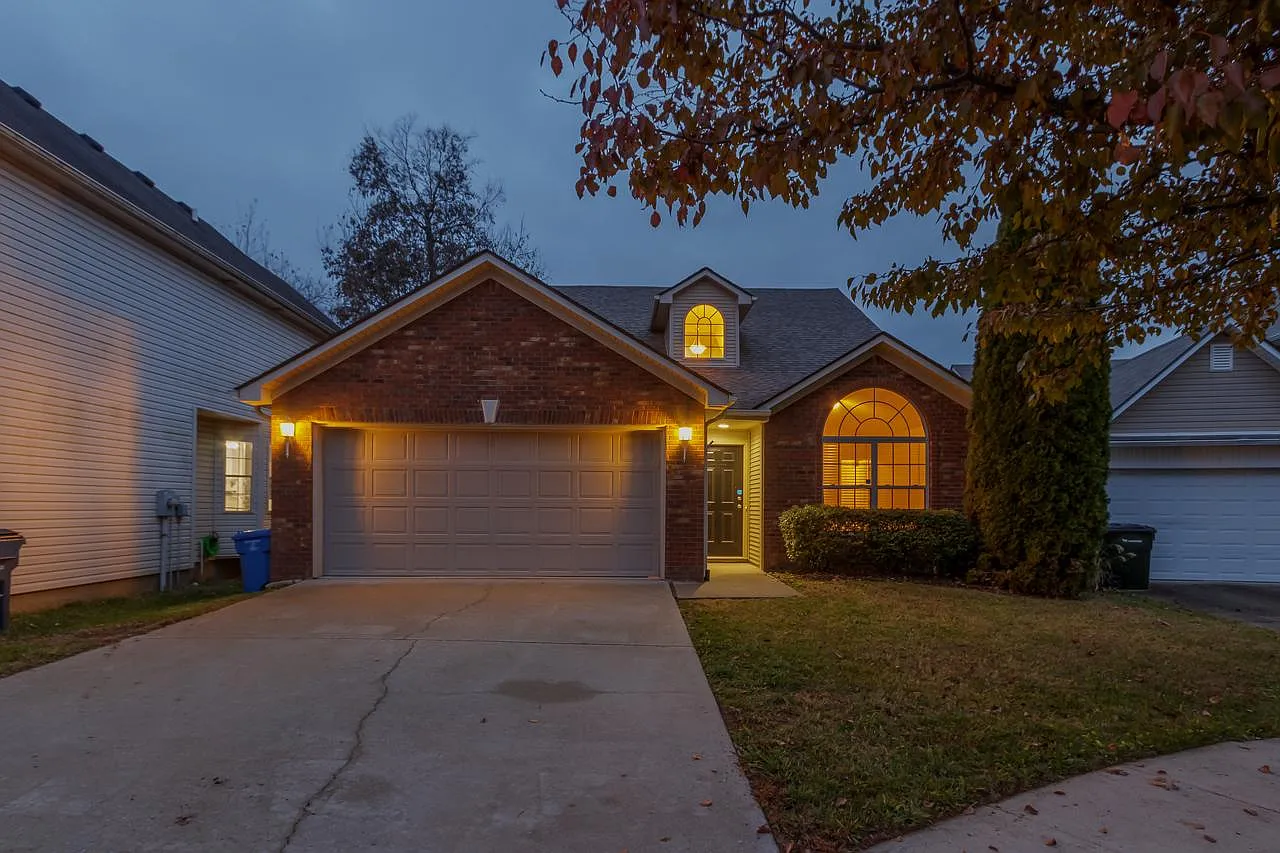 3 bed, 2.5 bath, 1874 sqft, $2,500 — Photo 2