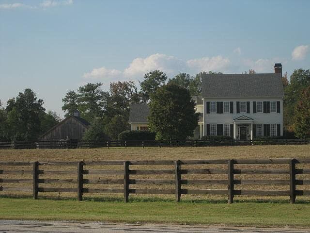 2nd image of 1091 Sweetbriar Trce