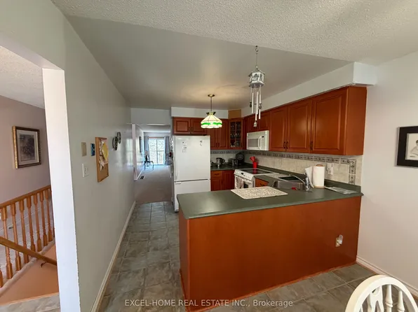 10 Adams Ct #10, Uxbridge, ON L9P 1G2