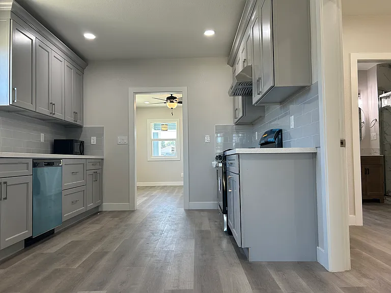180 N Airport Way — Photo 12