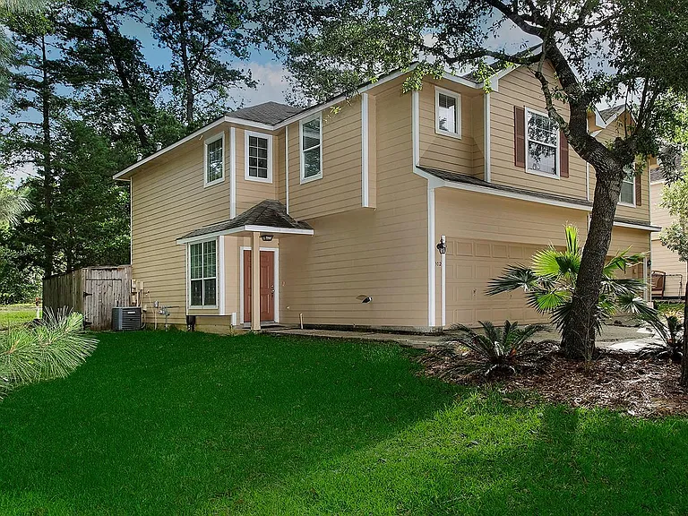 102 Blue Creek Ct — Photo 1