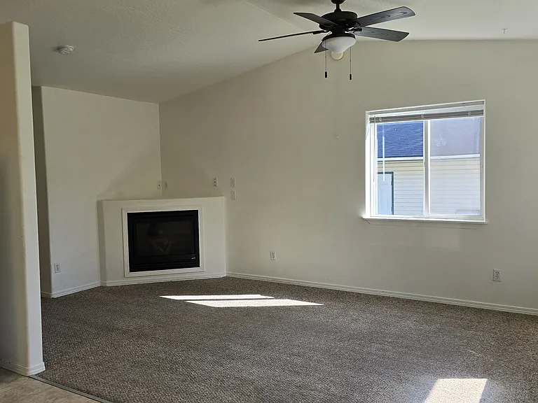 116 W 20th Ave #B — Photo 2