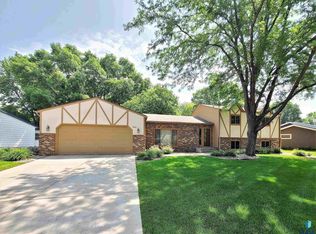 4904 S Twin Ridge Rd, Sioux Falls, SD 57108