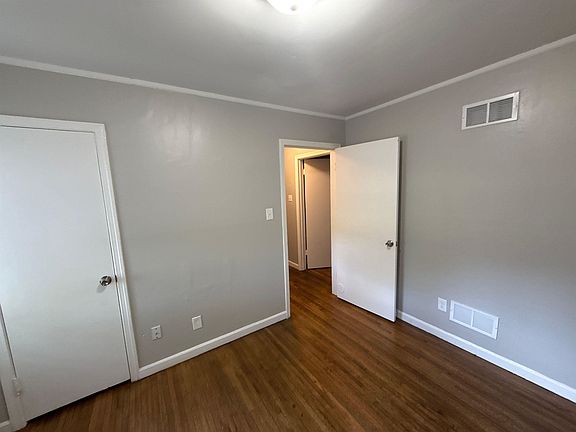 4th image of 4006 Newton Dr