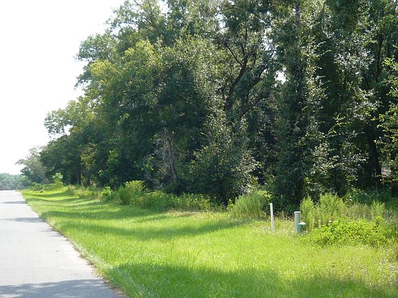 5th image of Woods Landing Dr