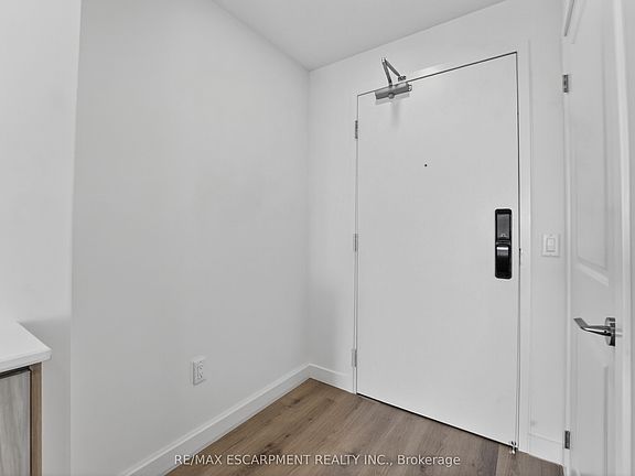 3rd image of 461 Green Rd #901