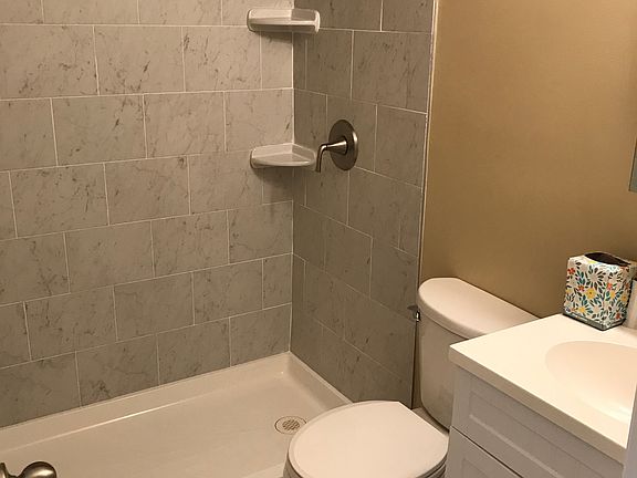 4th image of 353 Jefferson Ave #2