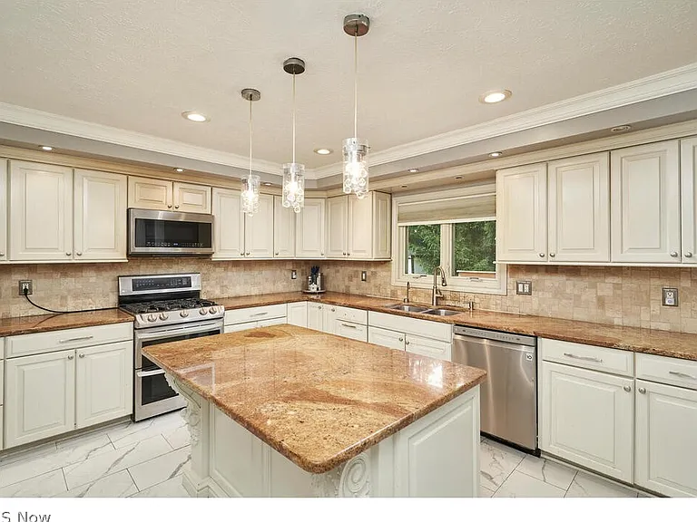 27798 Edgepark Dr — Photo 5